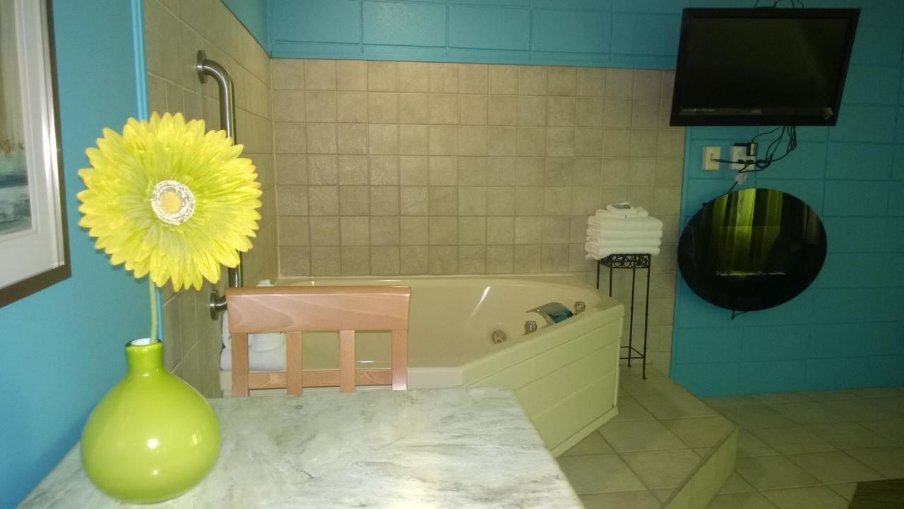 Miami Motel Канандейґуа Екстер'єр фото
